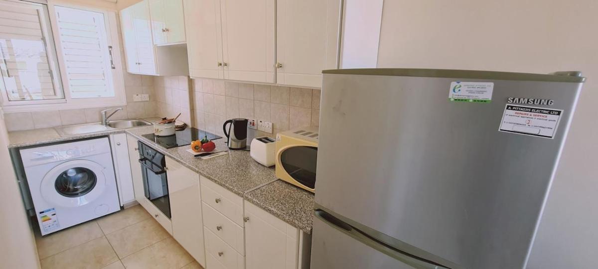 Stay Sunshine Apartment Paralímni Kültér fotó